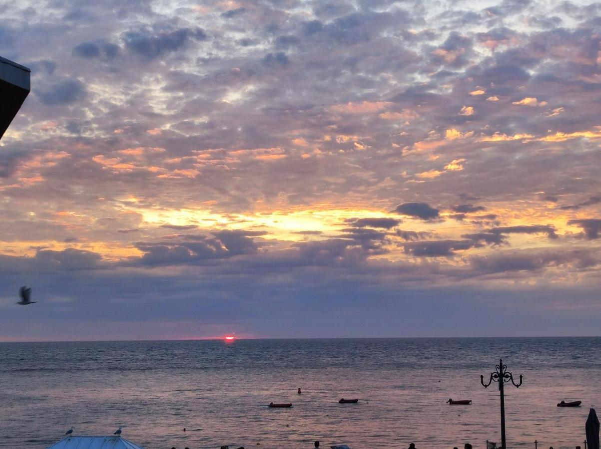 Les Galets Bleus Bed & Breakfast Etretat Ngoại thất bức ảnh
